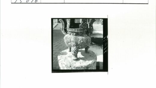精美石雕工艺品户外展示.jpg