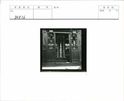 精美装饰建筑入口近景.jpg