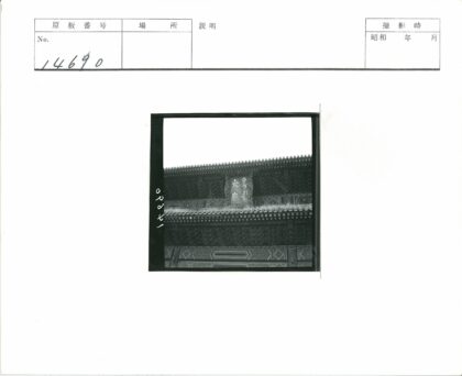 精美雕刻传统建筑黑白摄影.jpg