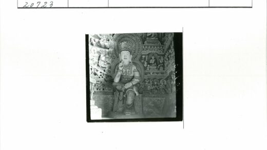 精美雕刻坐佛与华丽背景雕像.jpg