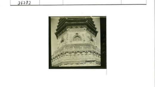 精美雕刻多层古塔特写.jpg