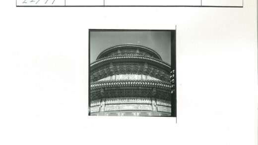 精美雕刻屋顶建筑细节.jpg
