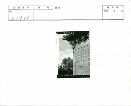精美雕刻建筑与自然景观.jpg