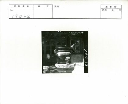 精美雕刻骨灰盒建筑基座.jpg