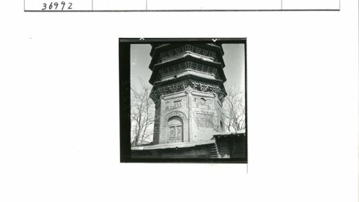 精美雕刻高塔晴空景观.jpg