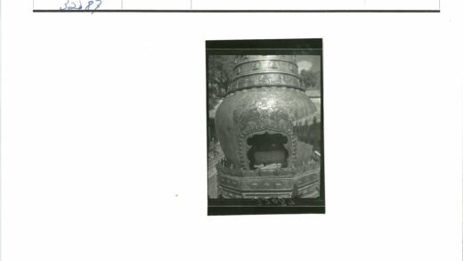 精美青铜雕刻装饰大型金属器皿船.jpg