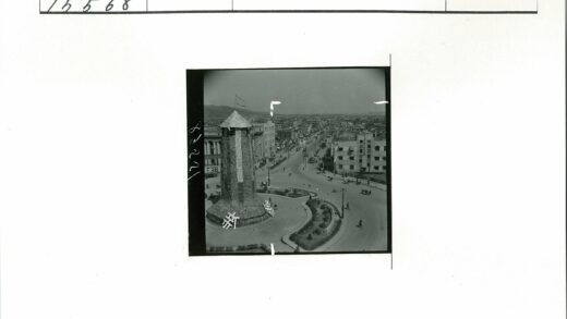繁华城市街景与大塔远山.jpg