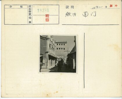 繁华砖砌建筑街景.jpg