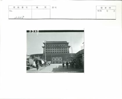 繁华街市与传统建筑风貌.jpg