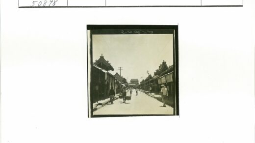 繁华街市与传统建筑风貌.jpg