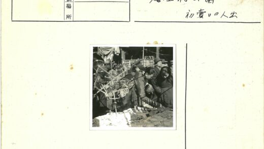 繁华街市商品陈列与热闹市场景象.jpg