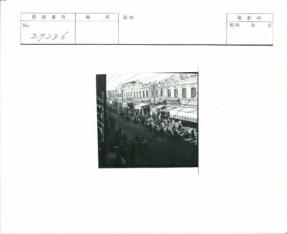 繁华街市行人购物景象.jpg