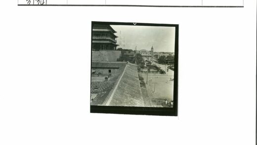 繁华街景与古典建筑俯瞰图.jpg