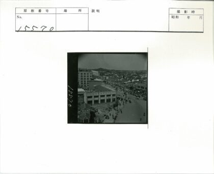 繁华街道与标志建筑远景.jpg