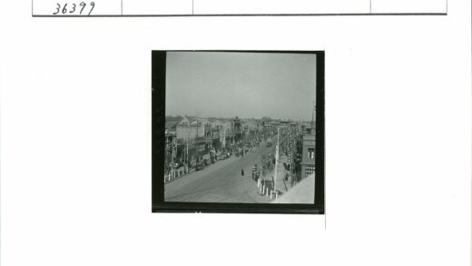 繁华街道市井生活景象.jpg