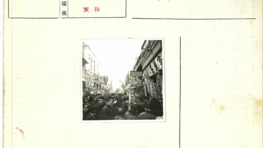 繁华街道店面挂饰街景.jpg