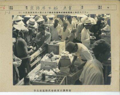 繁忙市场交易场景.jpg