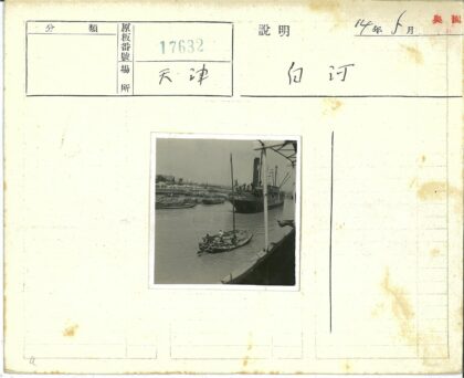 繁忙水道中的大小船只.jpg