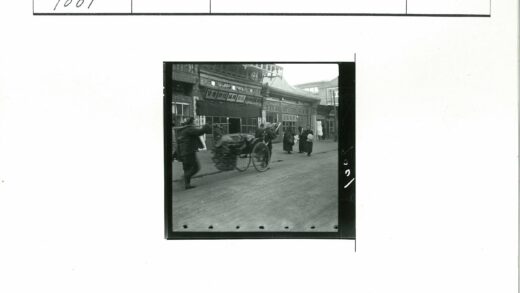 繁忙街道行人人力车景象.jpg