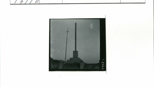 纪念碑与细杆户外景观.jpg