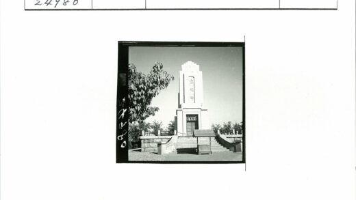 纪念碑与自然风光全景.jpg