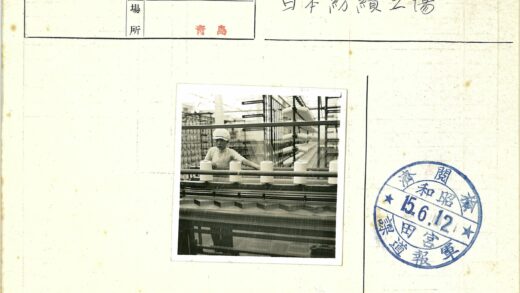纺织工人操作线轴机工作场景.jpg