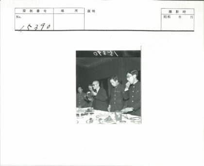 绅士室内甜点聚餐.jpg