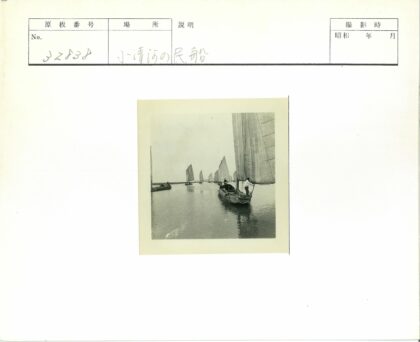 经典帆船海上航行.jpg
