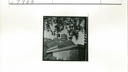 绿树环绕的斜顶多层老建筑.jpg