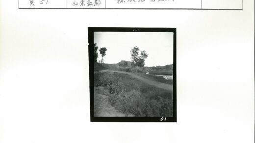 绿荫土路与云天下小河.jpg