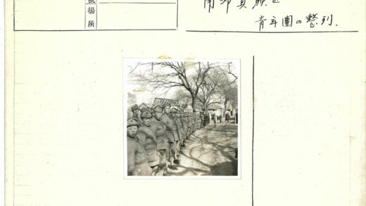 绿荫街道士兵列队行人背景.jpg