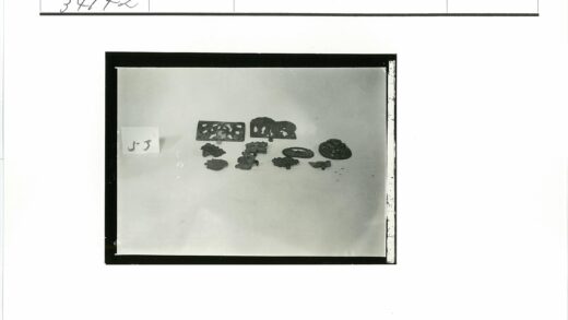 编号金属零件特写排列展示.jpg