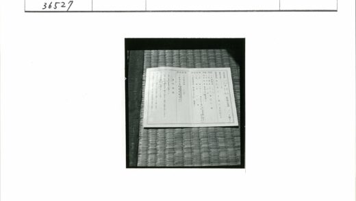 编织垫上的文字栏纸.jpg