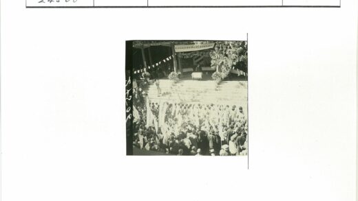 群众集会演讲现场.jpg