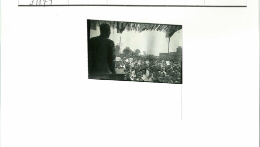 群众集会演讲现场.jpg
