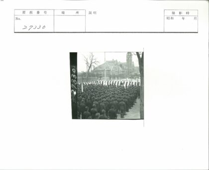 群众集会钟楼前演讲.jpg