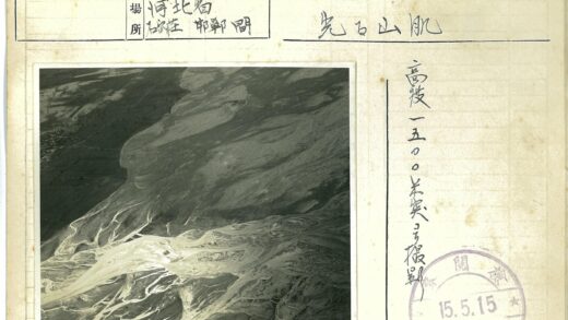 群山环抱河流蜿蜒山谷风景图.jpg