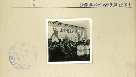 腰带人群与巨型士兵壁画.jpg
