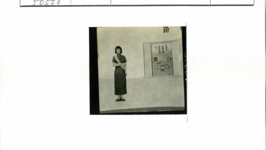 腰带女人与双人对峙壁画.jpg