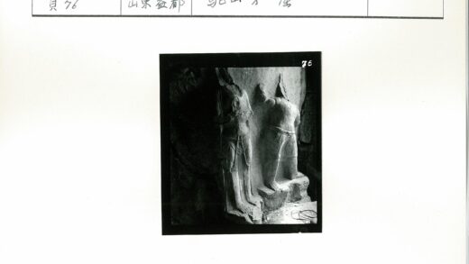 自然光下的破损石雕.jpg