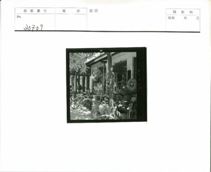 自行车与商店街景.jpg