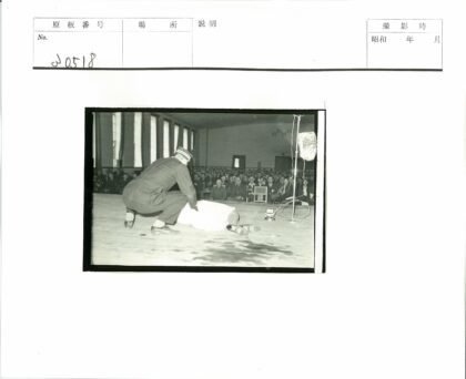 舞台上的互助瞬间.jpg