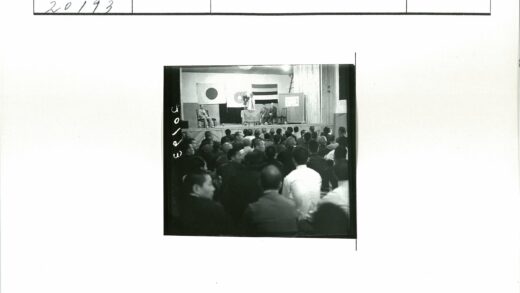 舞台四人演讲活动场景.jpg