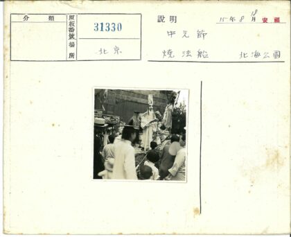 舞台面具表演华丽建筑背景.jpg
