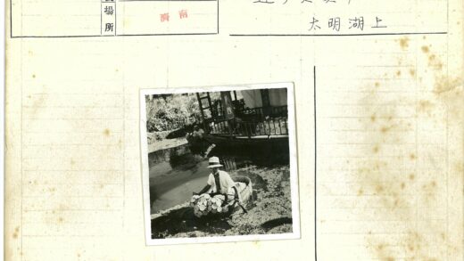 船夫运木水上航行.jpg