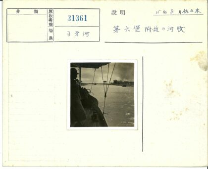 船影孤舟望阴云河岸.jpg