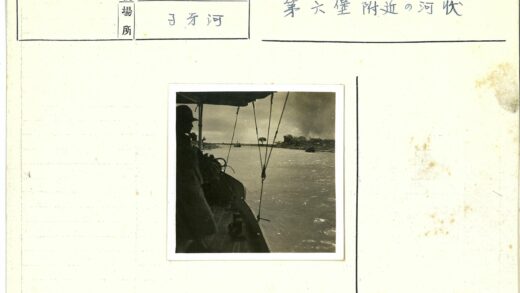 船影孤舟望阴云河岸.jpg
