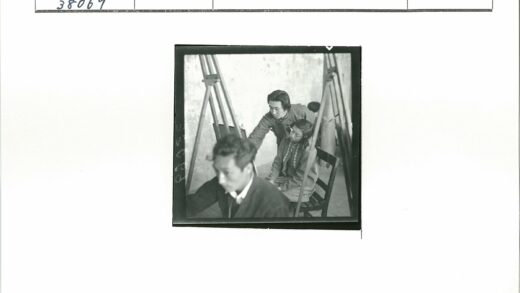 艺术家与观众在画室.jpg