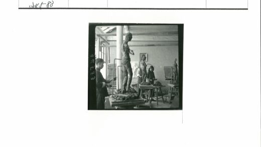 艺术家工作室雕塑创作场景.jpg