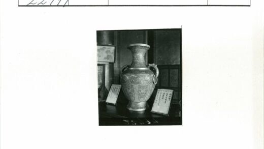 艺术花瓶与信息台展示.jpg